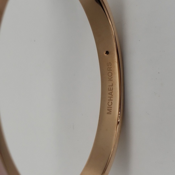 988- MICHAEL Michael Kors Haute Rose Gold Enamel Rose Color Bangle Bracelet NWT - Picture 6 of 9